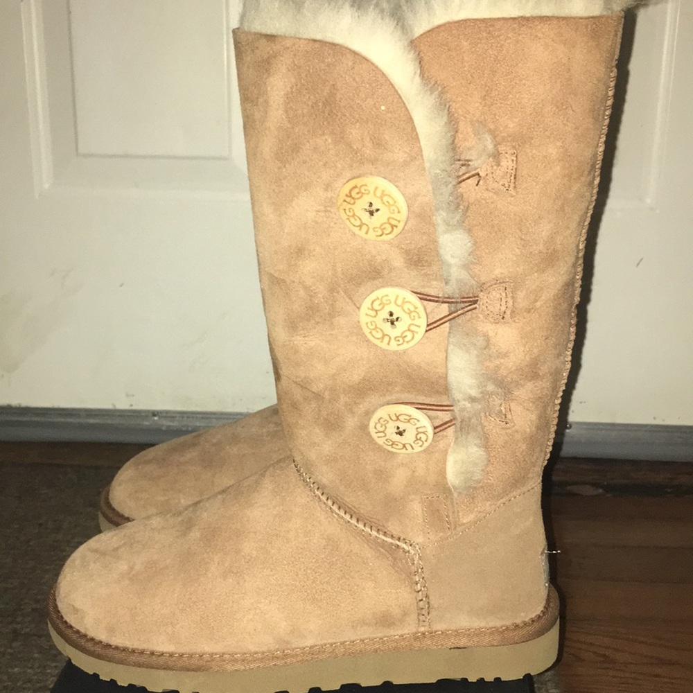 NEW Tan button UGG boots size 6